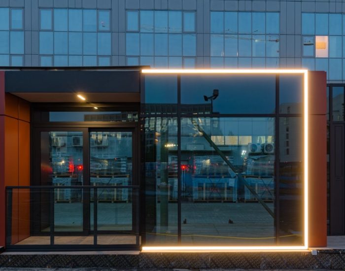 Модельні елементи фасаду на будівельному майданчику Towarowa Towers